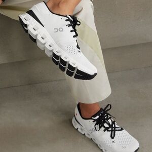 On Cloud X 4 Women's Sneakers Size 7 White and Black